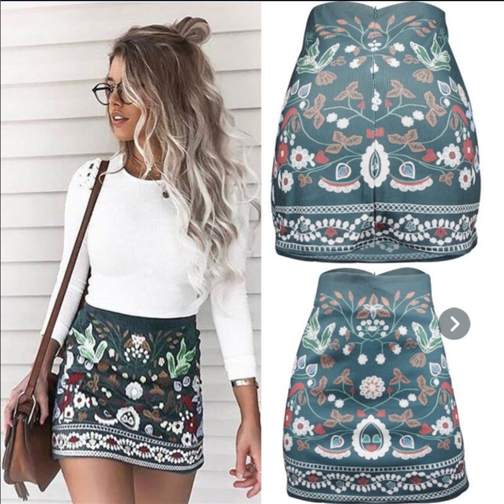 Vintage floral print short skirt (Like New!)